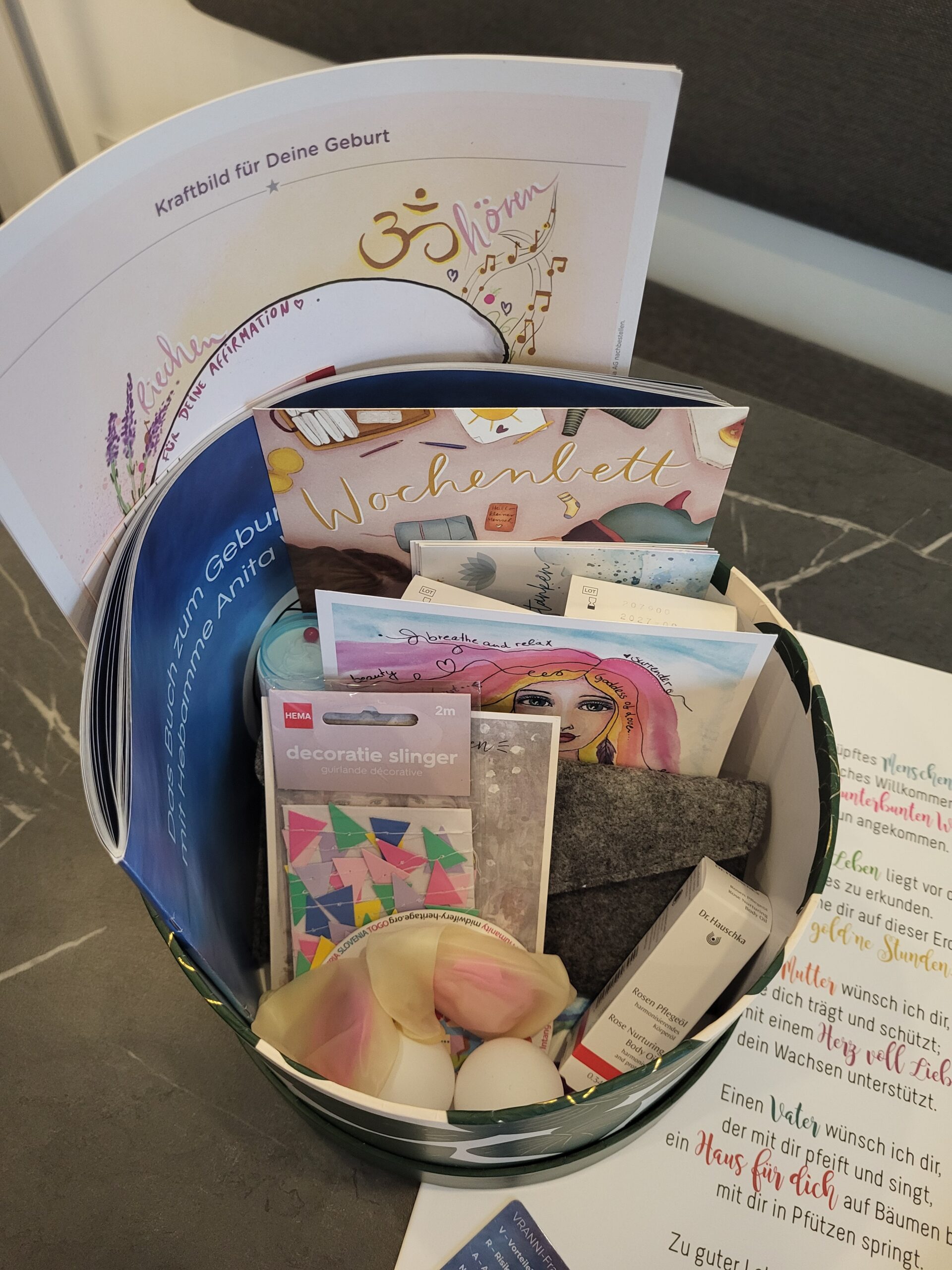 Kursbox für den Geburtsvorbereitungskurs in Warendorf mit Skript, Kraftbild und kleinen Goodies
